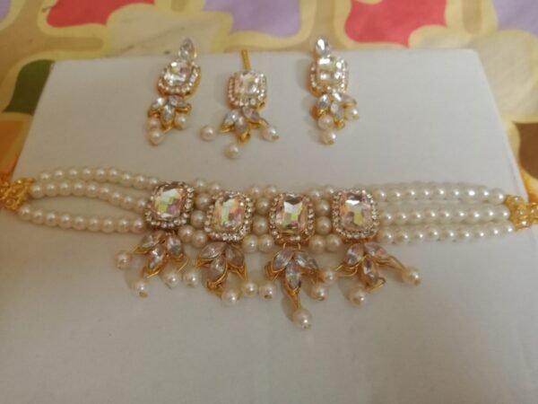 white pearl necklace with earring & tikli